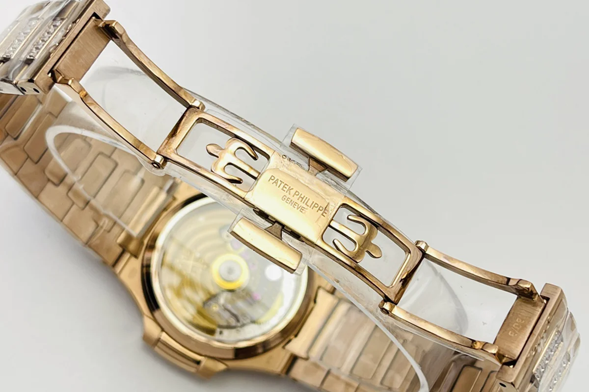 Nautilus 7118 White Dial with Diamond Markers