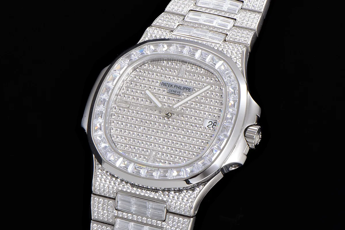 Nautilus Jumbo 5711 Diamond Dial with Diamond Bezel in Paved Diamonds