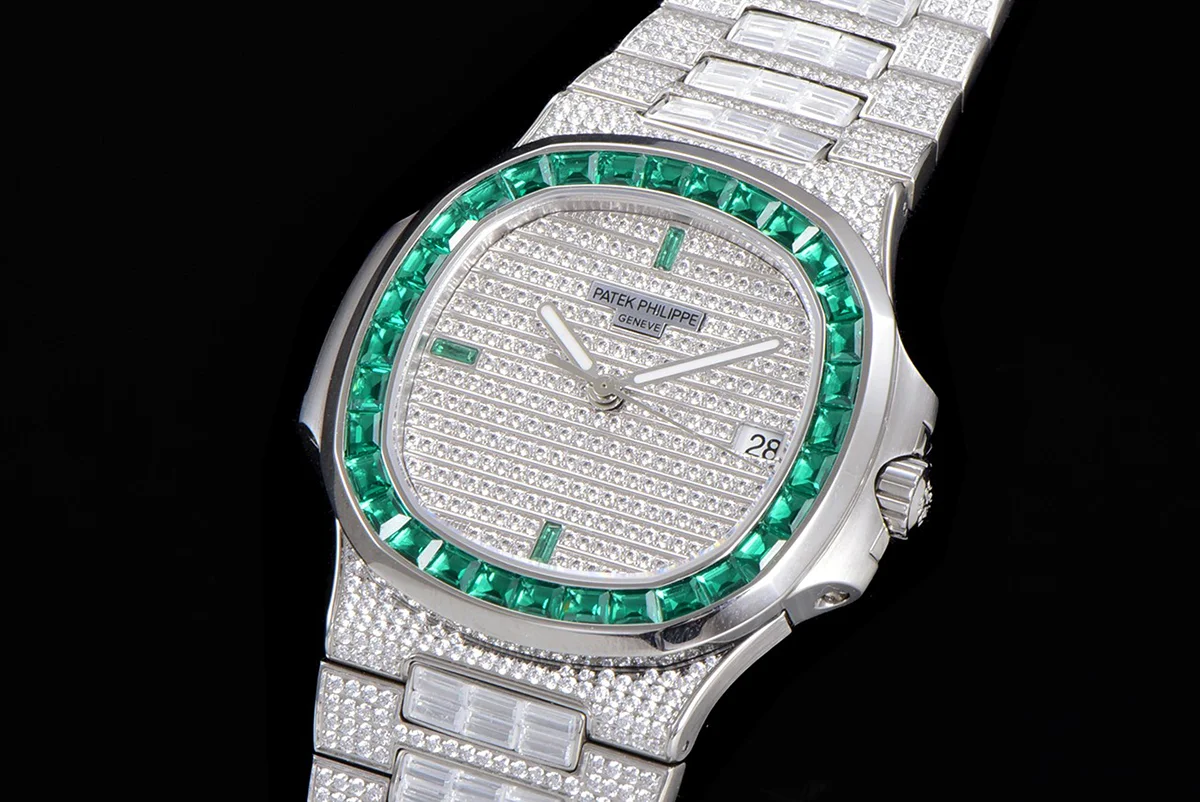 Nautilus Jumbo 5711 Diamond Dial with Green Diamond Bezel in Paved Diamonds