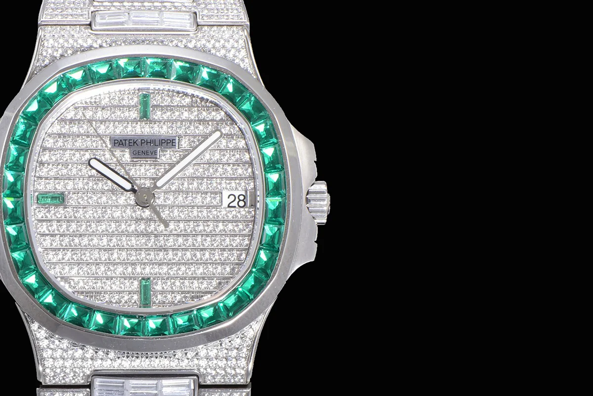 Nautilus Jumbo 5711 Diamond Dial with Green Diamond Bezel in Paved Diamonds
