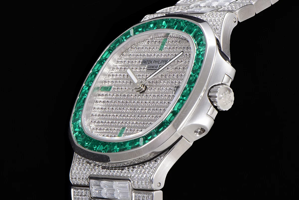 Nautilus Jumbo 5711 Diamond Dial with Green Diamond Bezel in Paved Diamonds