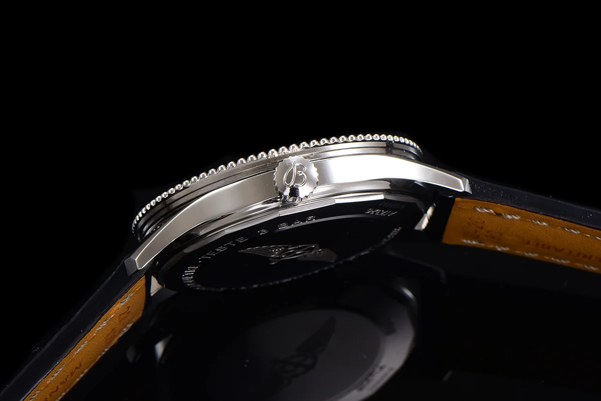 Navitimer Automatic 41 Black and White Dial in Steel