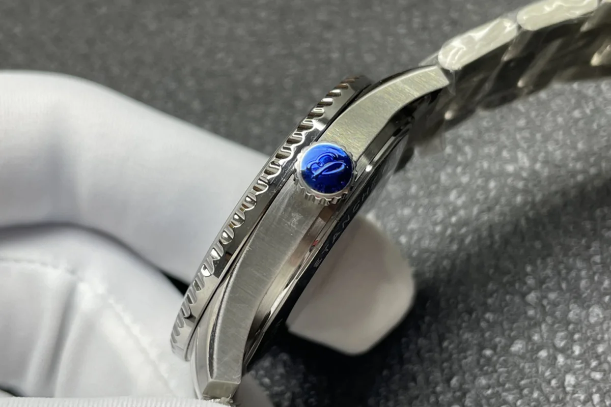 Navitimer Aviator 8 Automatic 41 Blue Dial in Steel on Bracelet