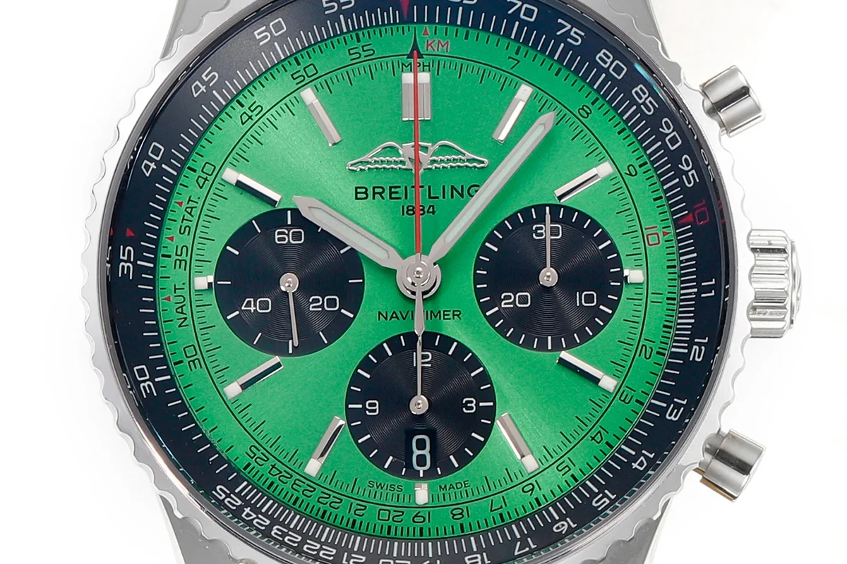 Navitimer B01 Chronograph 43 Green Dial in Steel on Leather Strap Ref. AB0138241L1P1