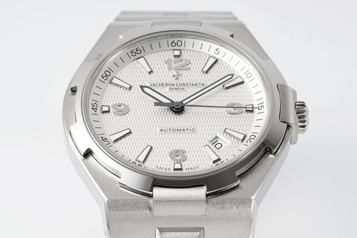 Overseas Automatic 47040 White Dial in Steel