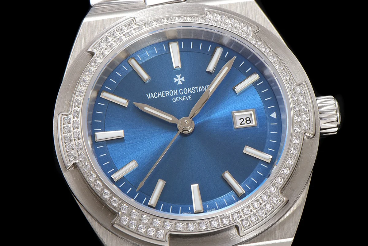 Overseas Blue Dial Ref. 4205 35mm in Steel