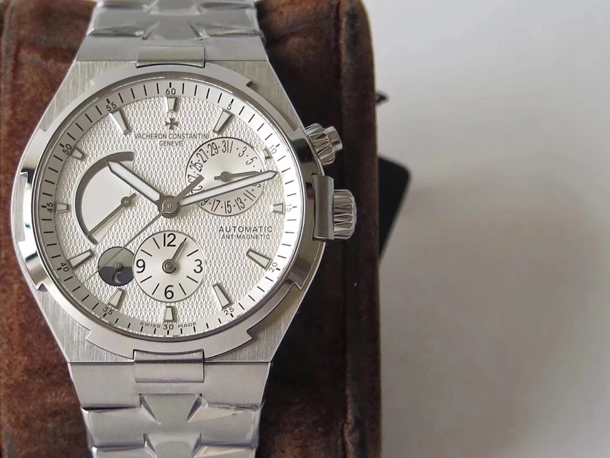 Overseas Dual Time White Dial in Steel