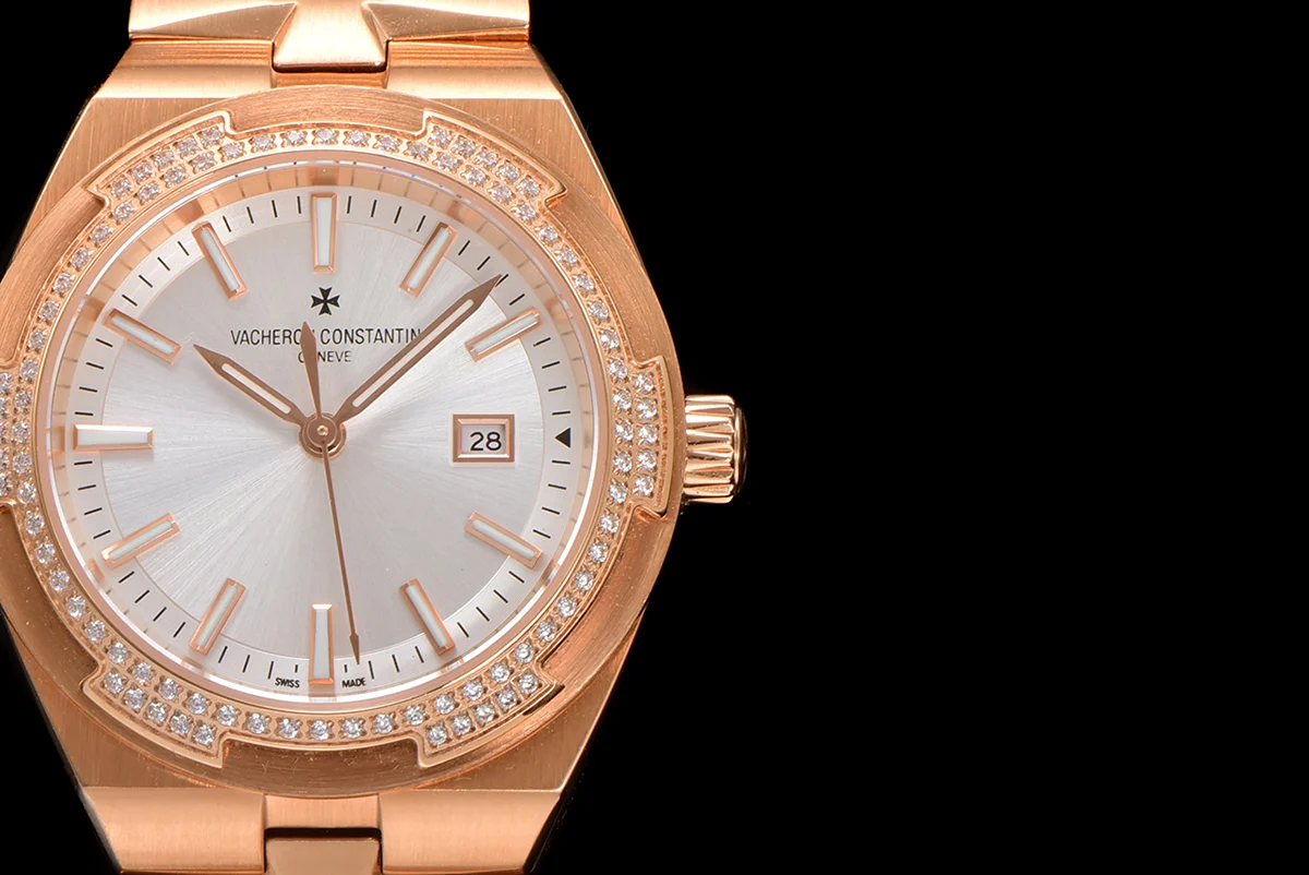Overseas White Dial Ref. 4205 35mm in Rose Gold