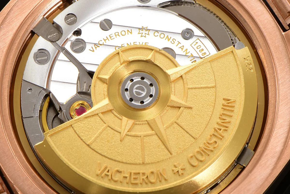 Overseas White Dial Ref. 4205 35mm in Rose Gold