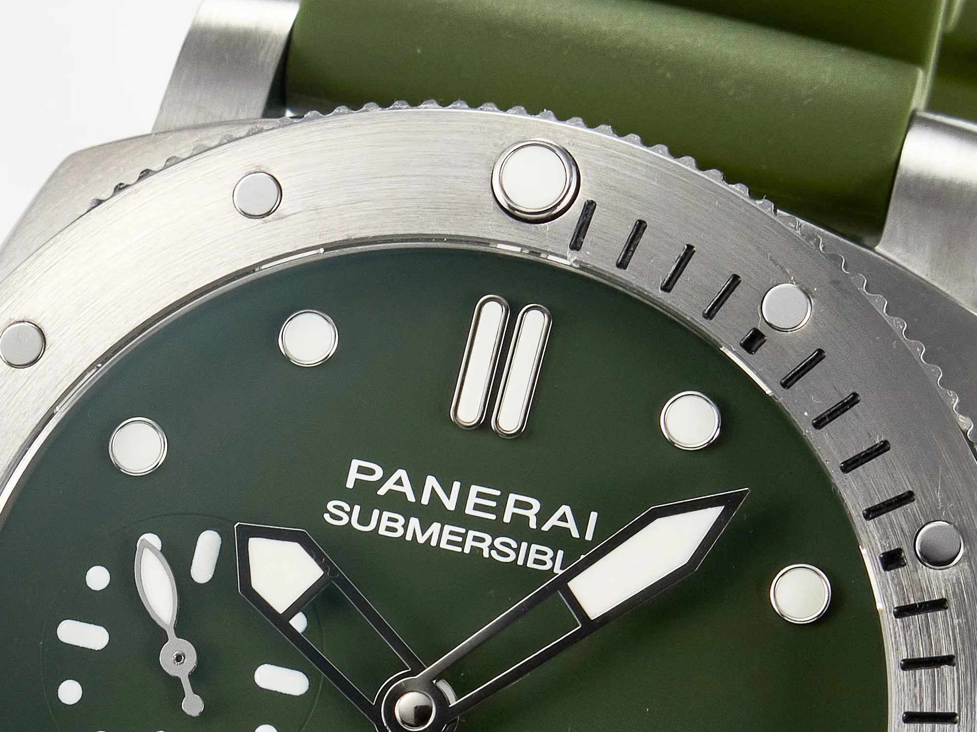 PAM1055 Luminor Submersible 42mm Verde Militare VSF 1:1 Best Edition on Green Rubber Strap P.900 Clone
