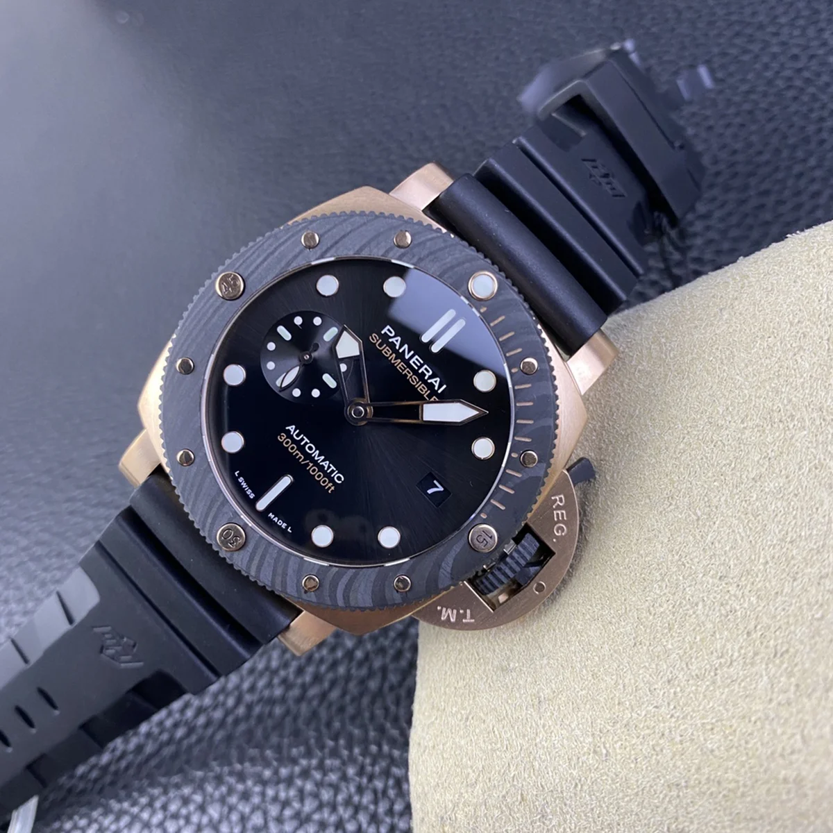 PAM1070 Submersible QuarantaQuattro Goldtech™ OroCarbo 44mm