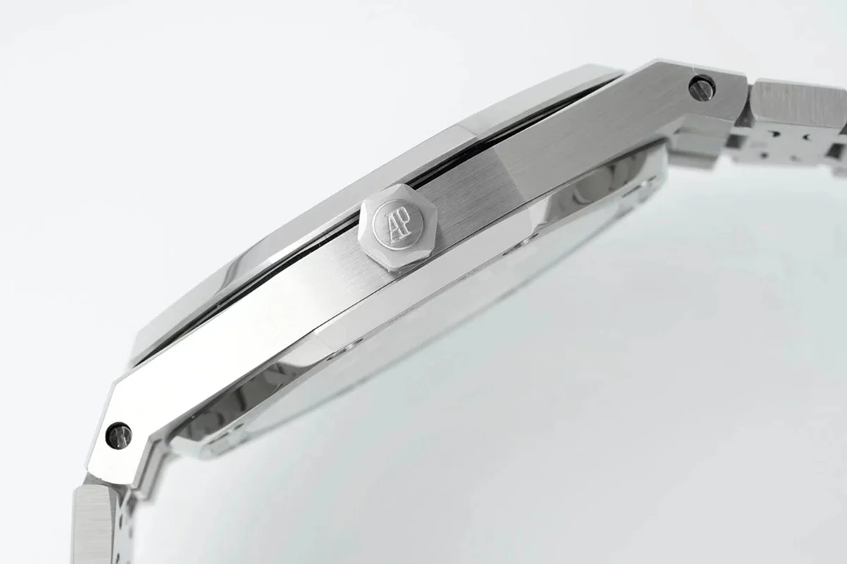 Royal Oak 15202 White Dial in Steel