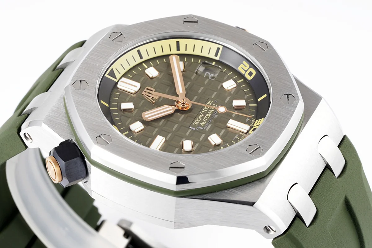 Royal Oak Offshore Diver Steel Khaki Dial Ref. 15720ST.OO.A052CA.01