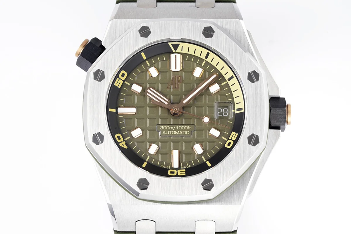 Royal Oak Offshore Diver Steel Khaki Dial Ref. 15720ST.OO.A052CA.01
