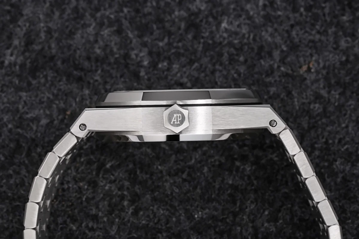 Royal Oak Tourbillon Extra-Thin Green Dial in Steel