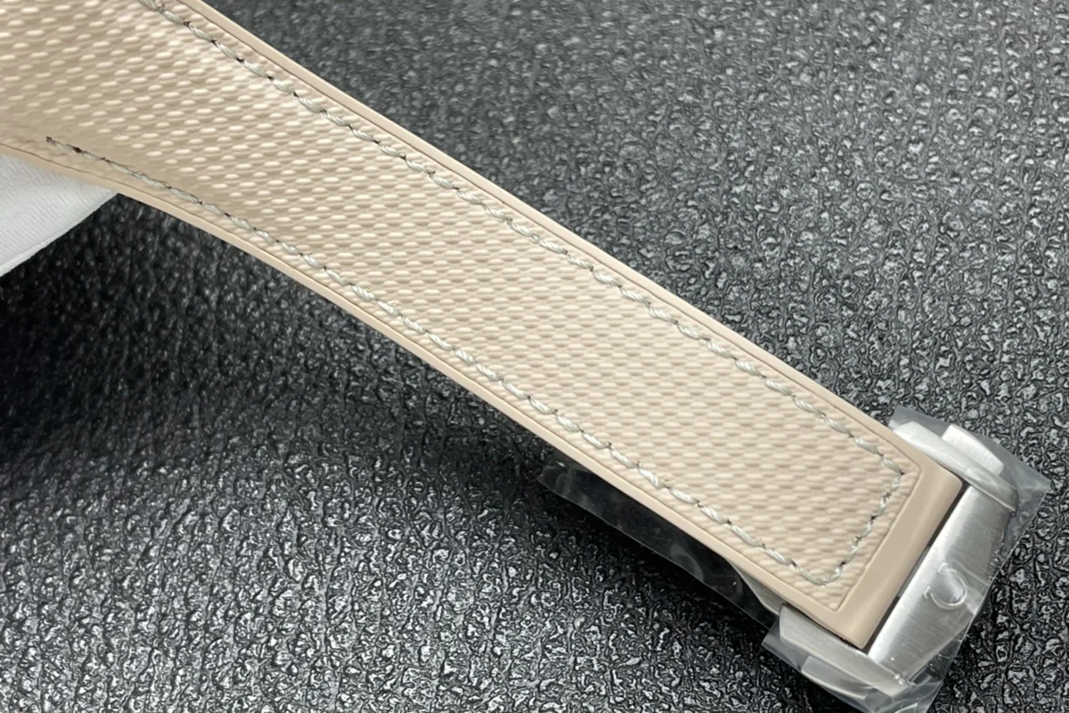 Seamaster Planet Ocean 600M 43.5mm Steel Beige Dial on Rubber Strap