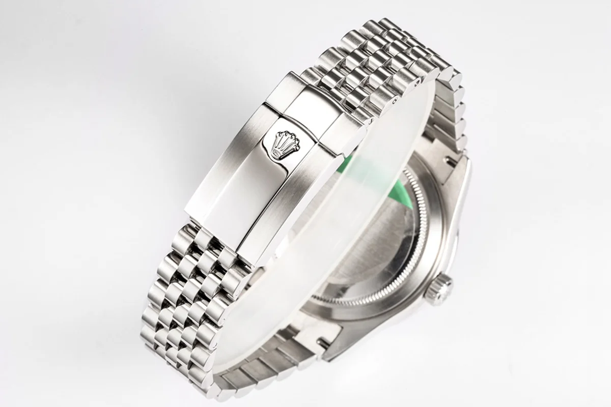 Sky-Dweller 326934 Off-White Dial in White Gold