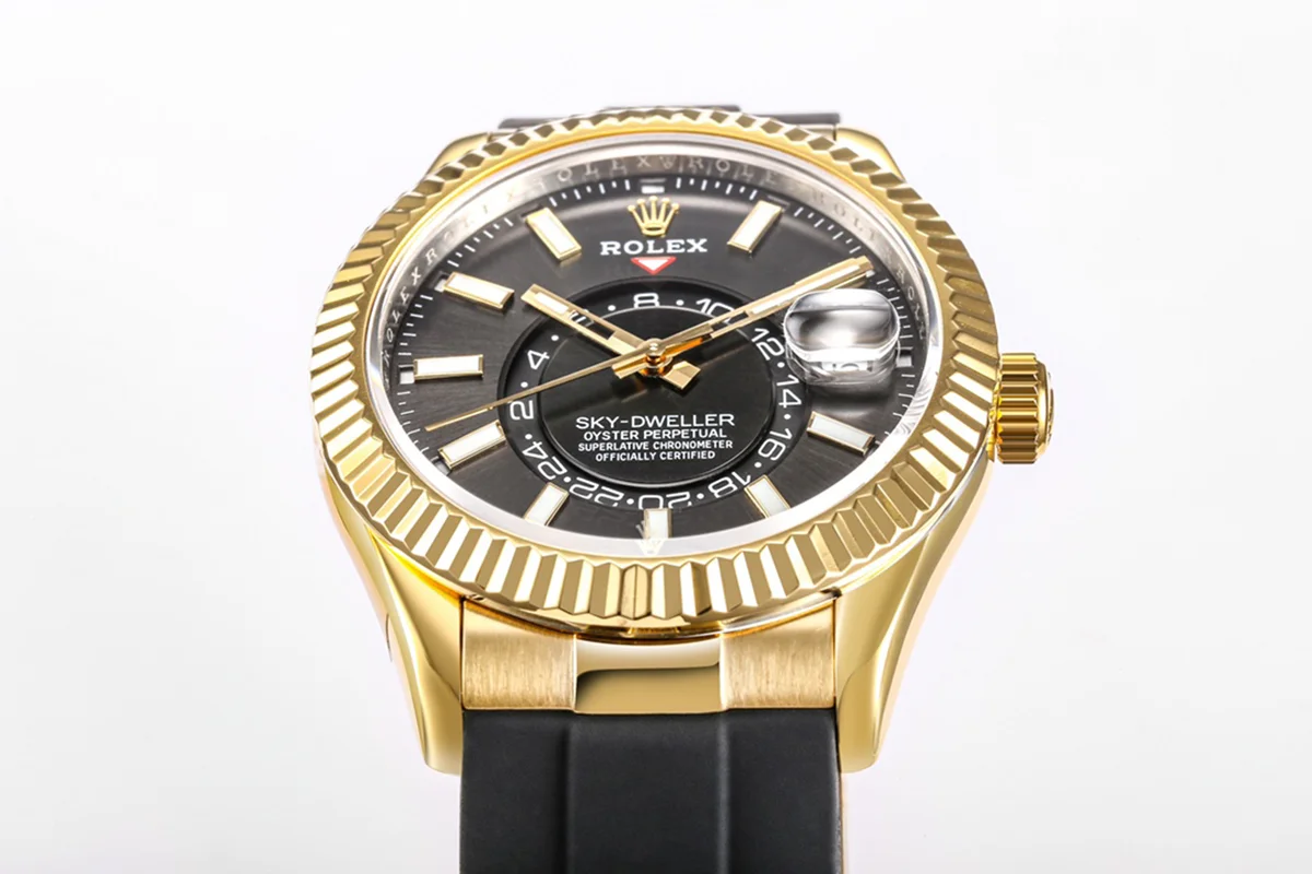 Sky-Dweller 326938 Black Dial in Yellow Gold on Rubber Strap