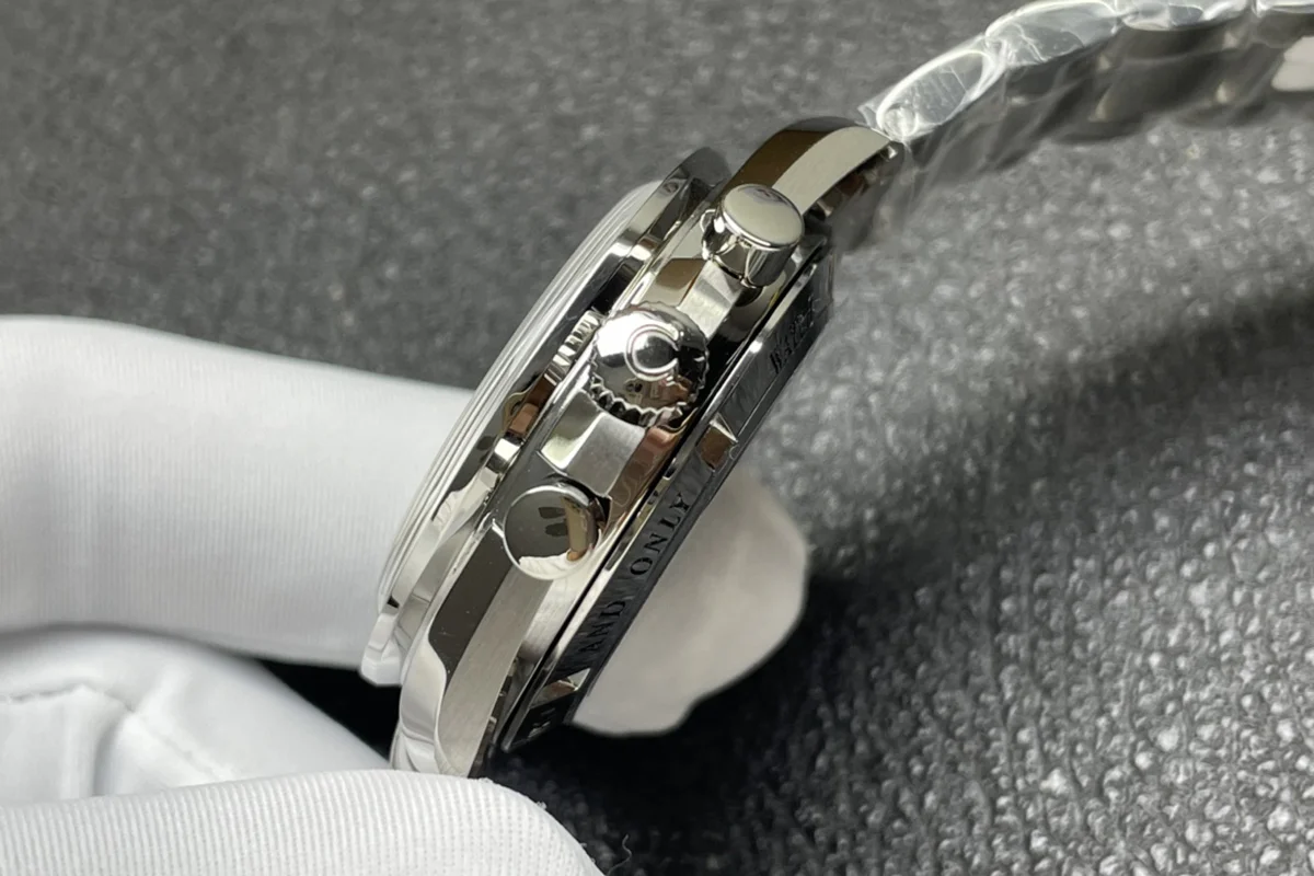 Speedmaster Moonwatch Professional White Dial in Steel