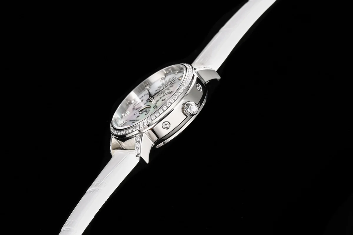 Traditionelle Perpetual Calendar Ultra-Thin 4305T/000G White Dial in White Gold